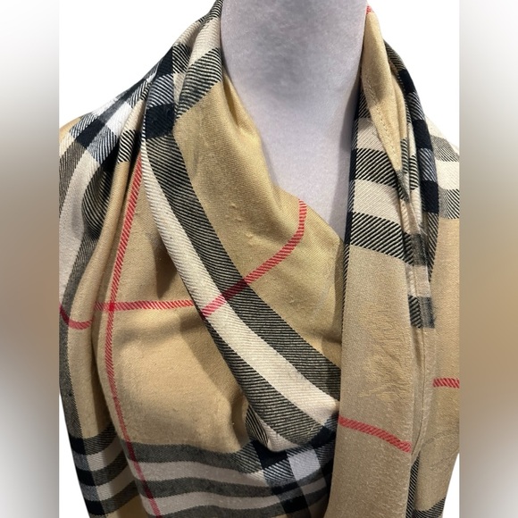Burberry London wide check scarf - Picture 8 of 13